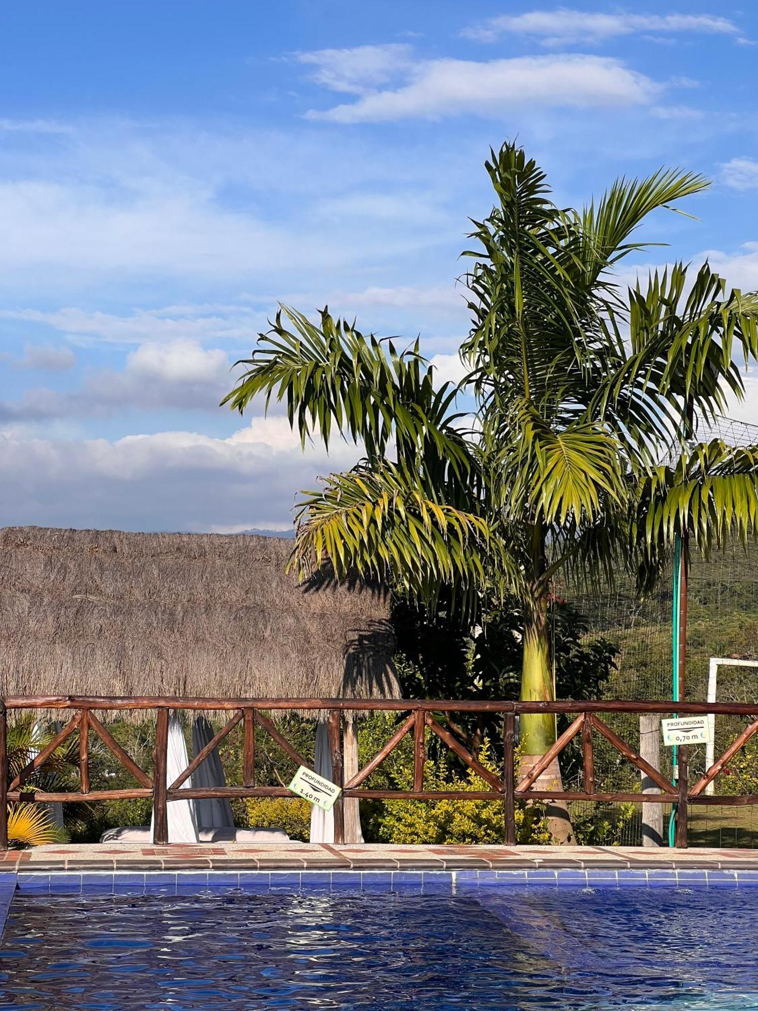 Hotel Campestre Palmas Del Zamorano Сан-Хиль Экстерьер фото
