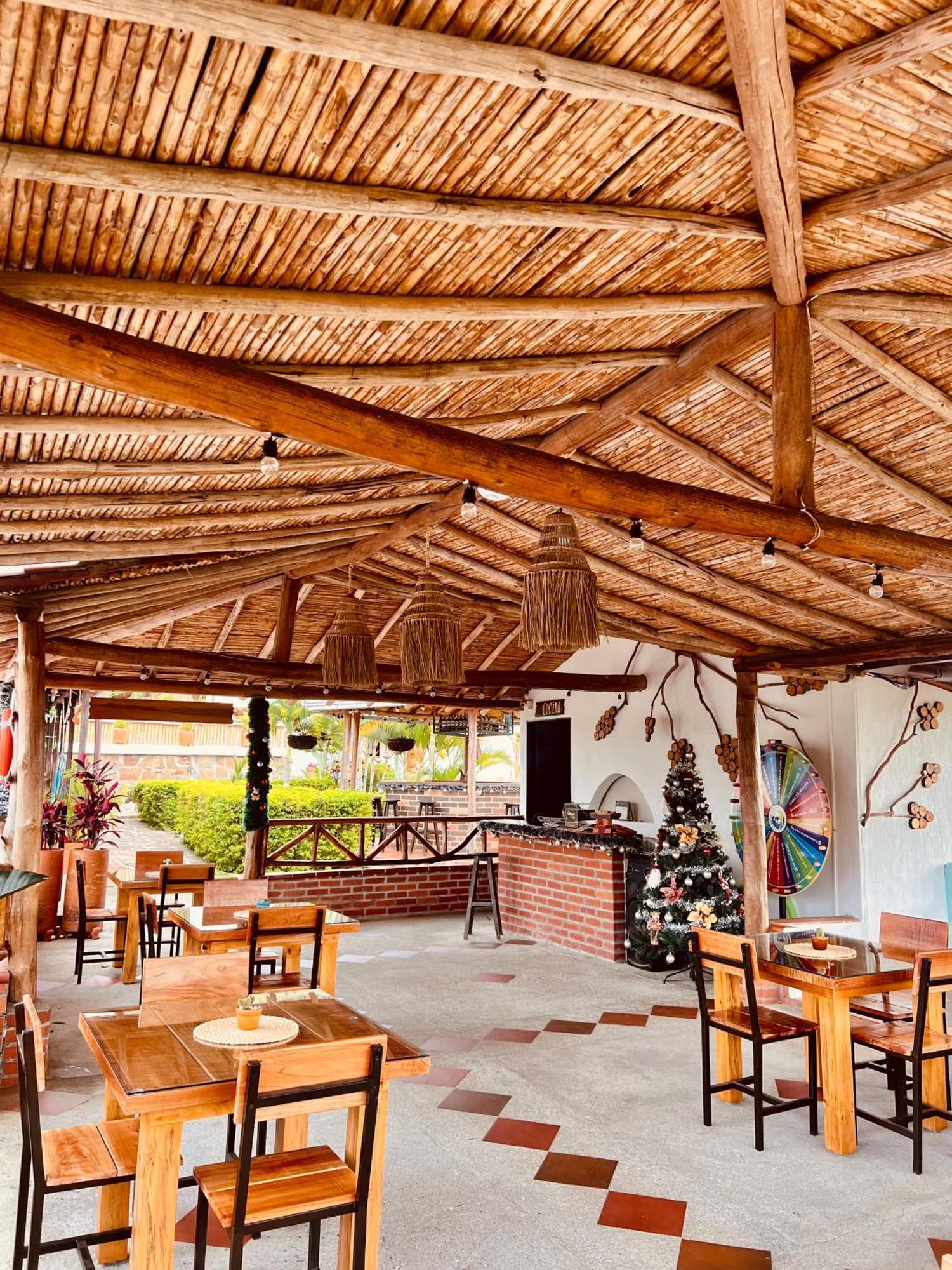 Hotel Campestre Palmas Del Zamorano Сан-Хиль Экстерьер фото